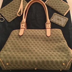 🎈Dooney & Bourke satchel